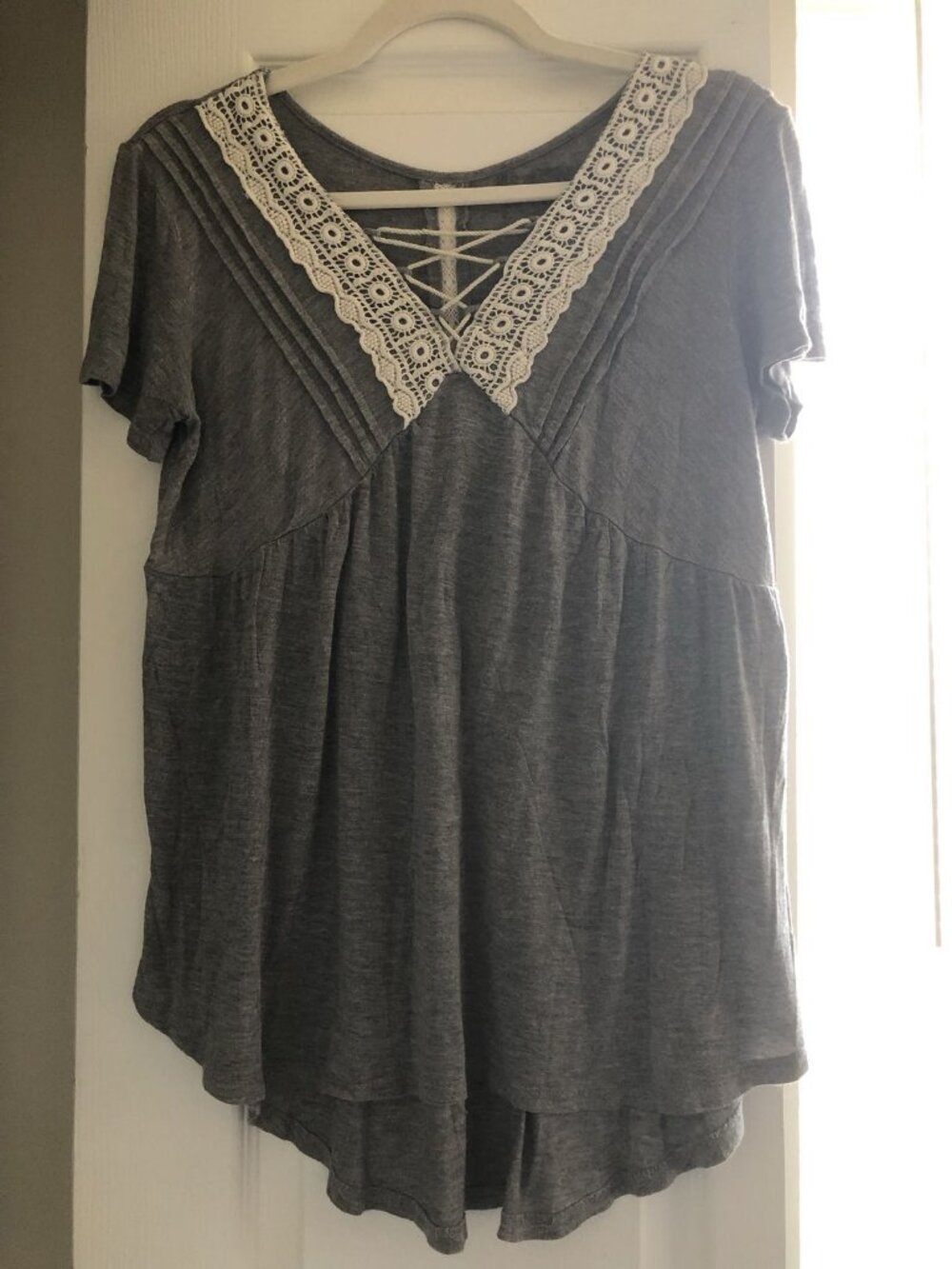 Sahalie M Medium Short Sleeve Shirt Blouse Grey Gray with White Trim